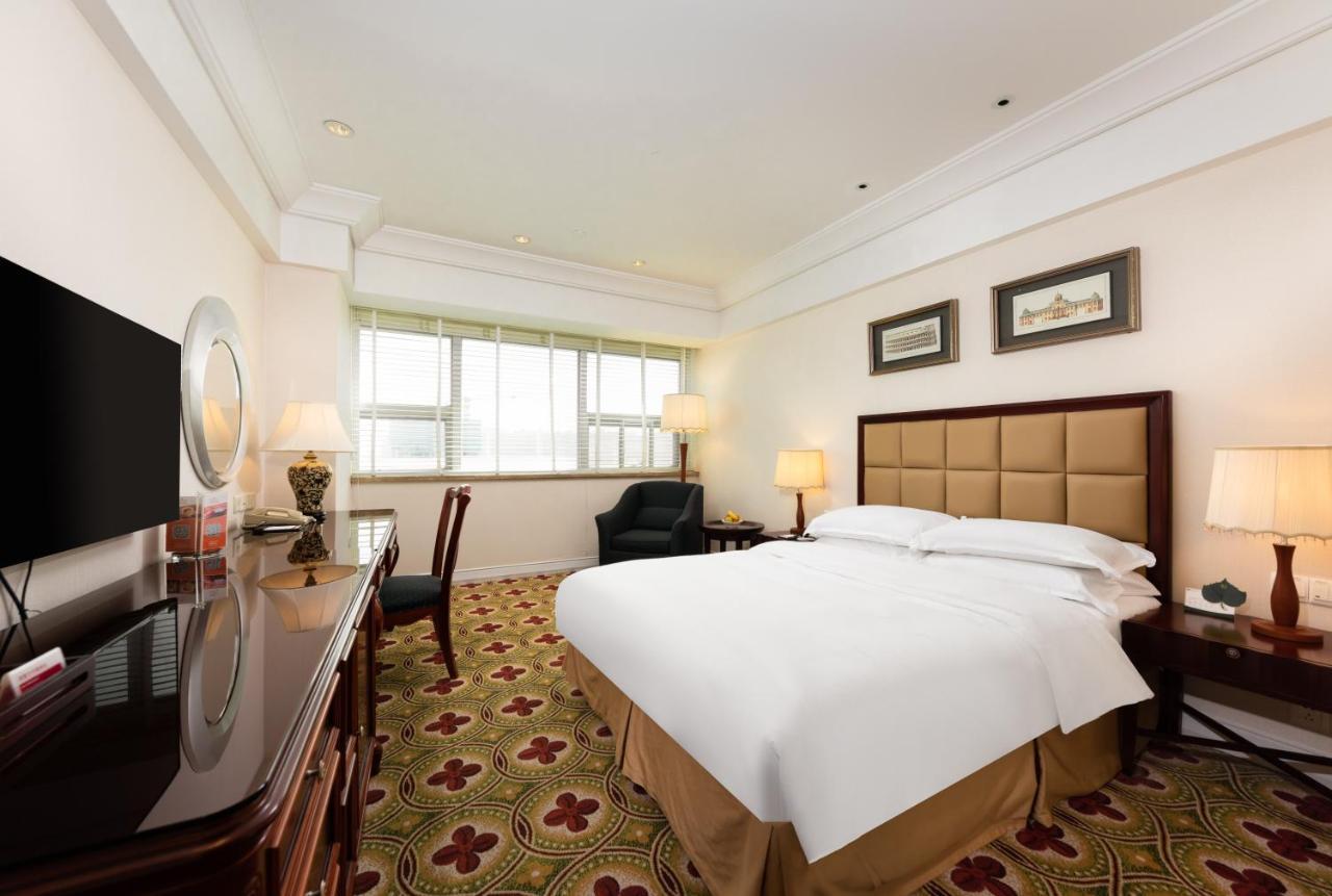 Ramada Plaza Optics Valley Hotel Ухан Екстериор снимка