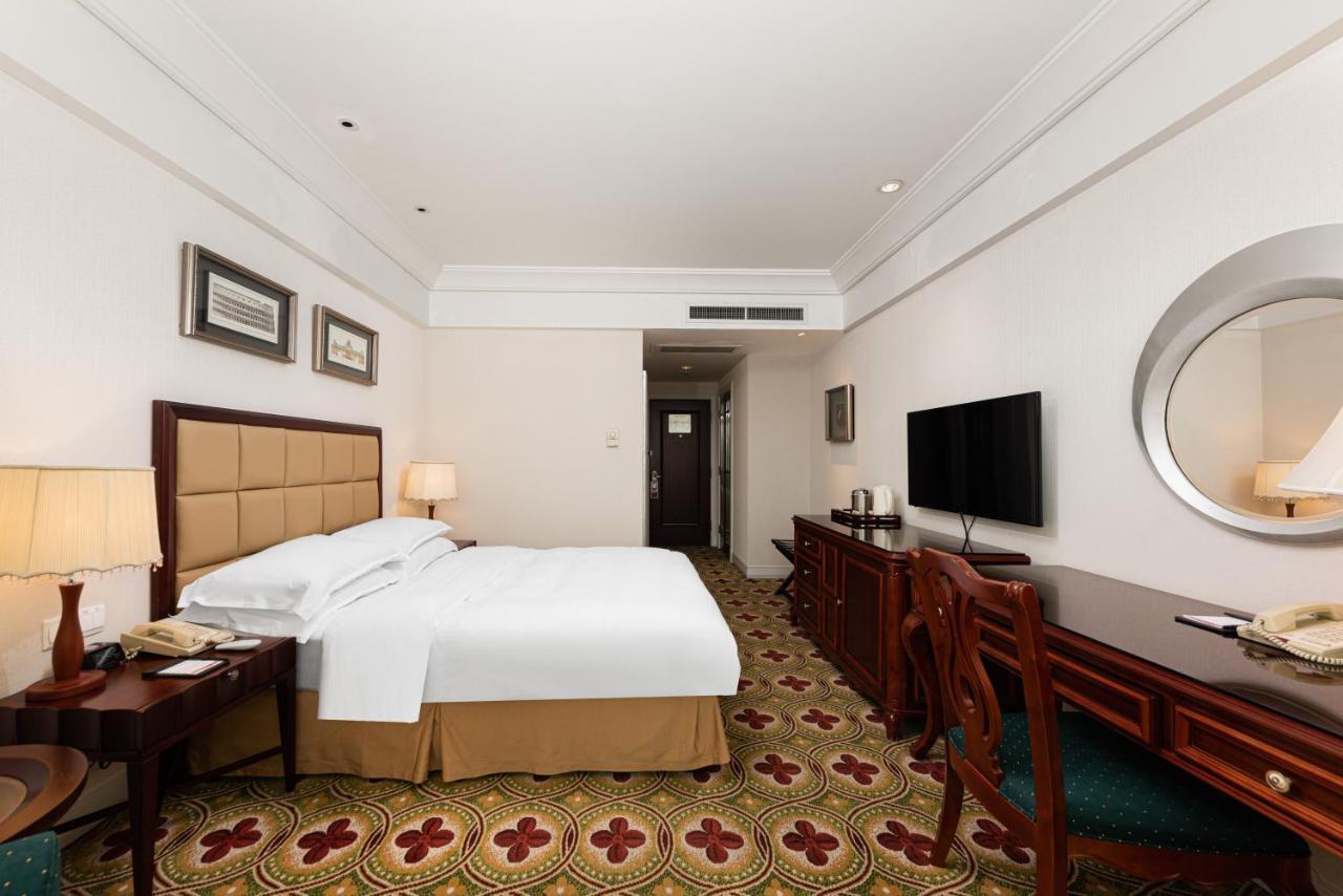 Ramada Plaza Optics Valley Hotel Ухан Екстериор снимка