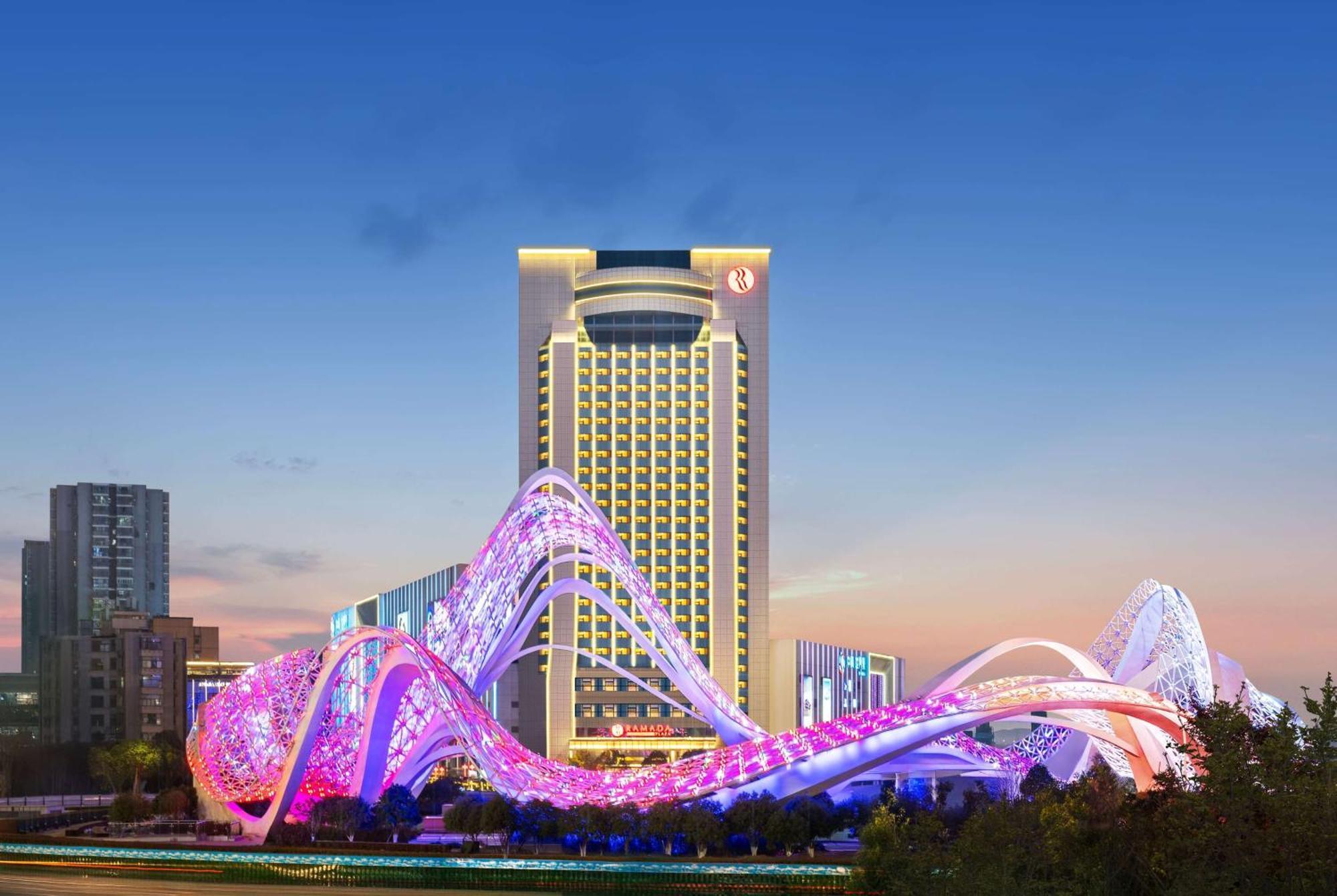 Ramada Plaza Optics Valley Hotel Ухан Екстериор снимка