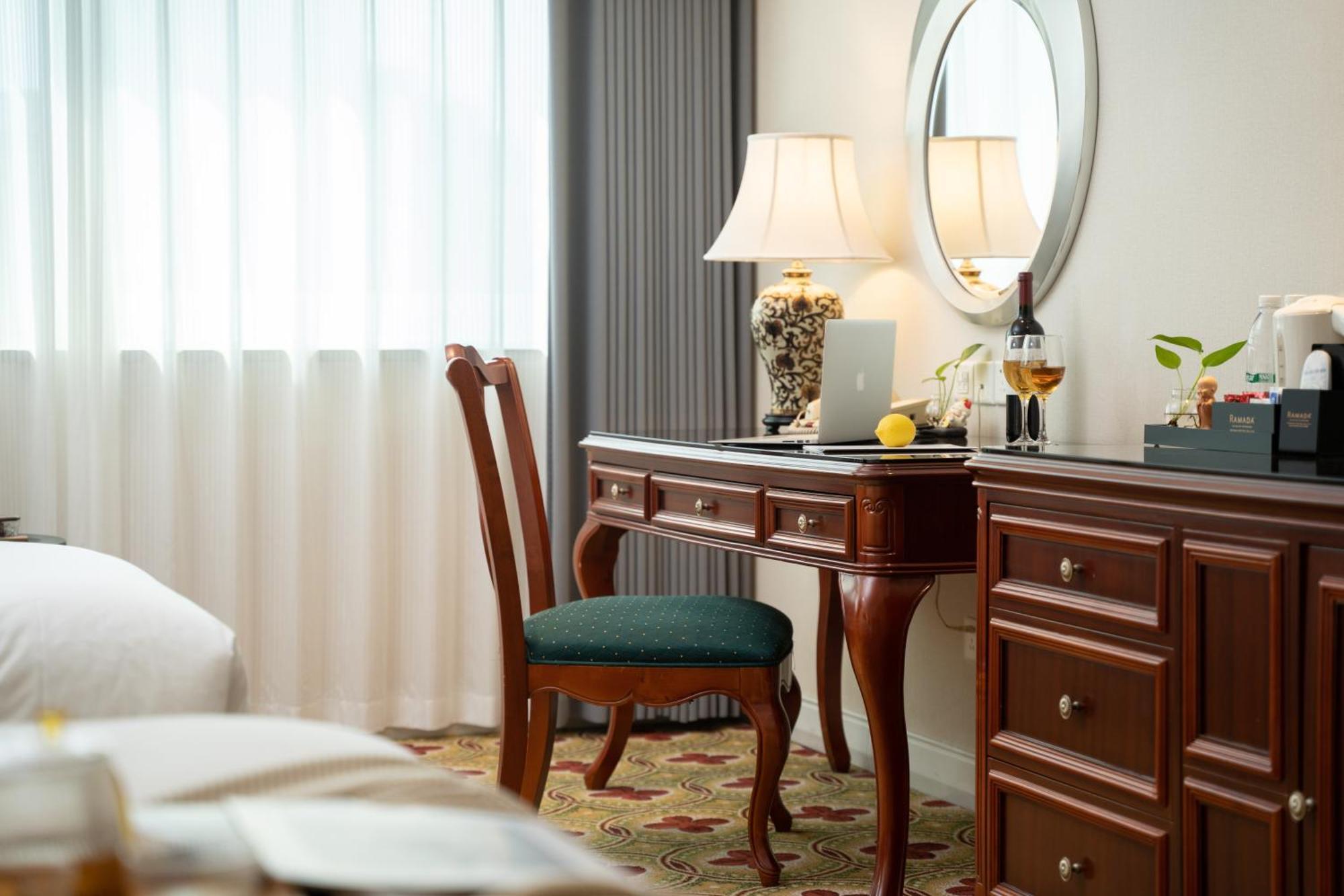 Ramada Plaza Optics Valley Hotel Ухан Екстериор снимка