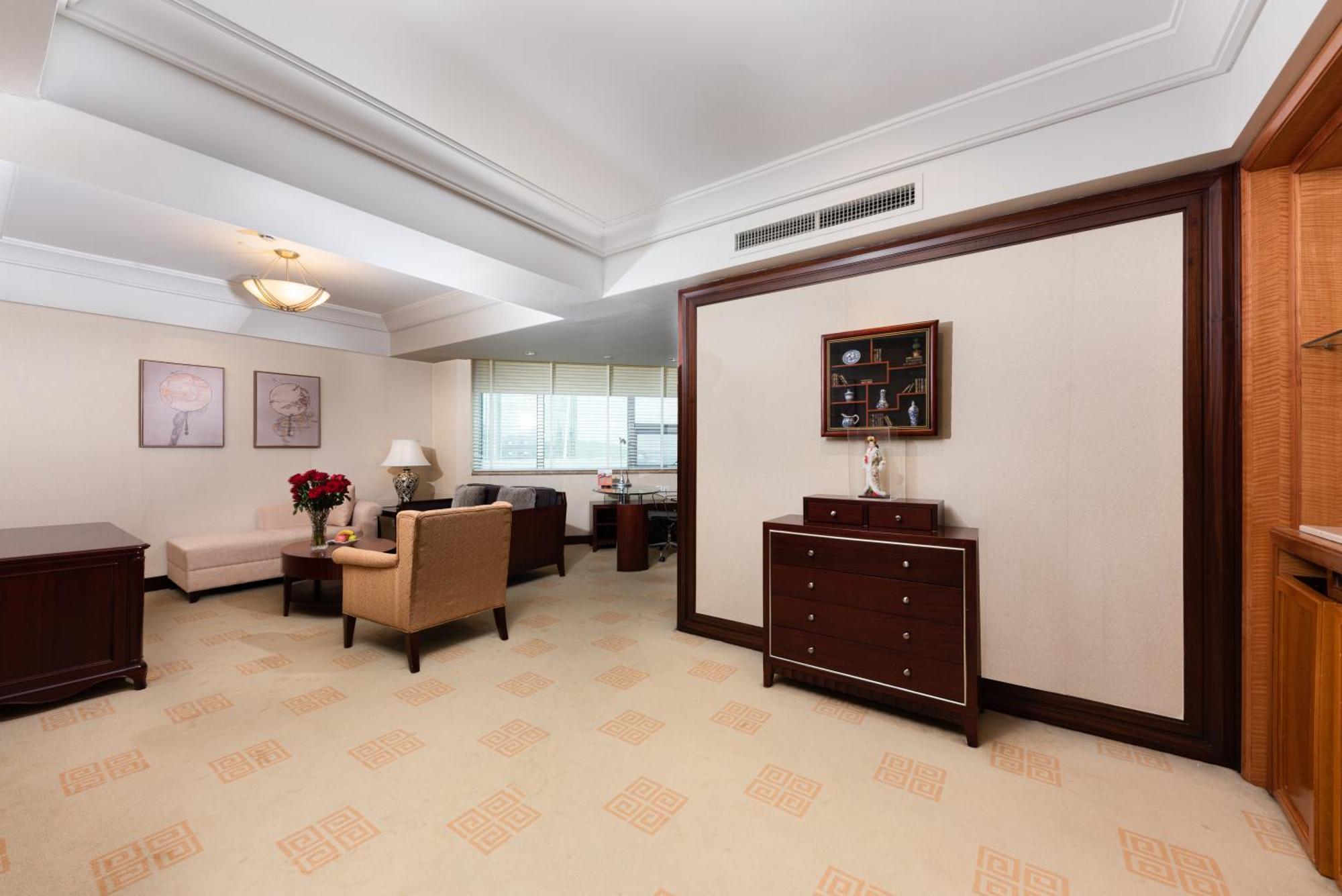 Ramada Plaza Optics Valley Hotel Ухан Екстериор снимка