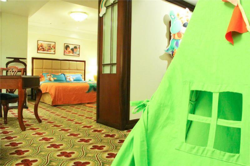 Ramada Plaza Optics Valley Hotel Ухан Екстериор снимка